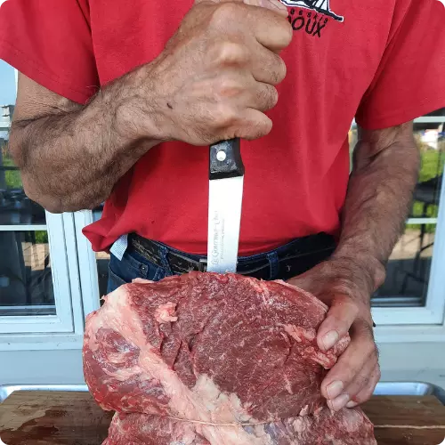 Préparation de viande pour méchoui au feu de bois par Méchoui du Marquis